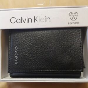 NEW Calvin Klein RFID Blocking Trifold Men's Wallet Black Logo Accent New in Box